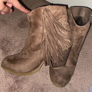 Brown fringe Boots